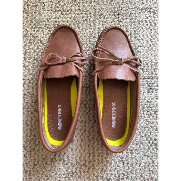 MINNETONKA CARAMEL MOCCASIN LEATHER SLIP ON SIZE 7.5 - Picture 1 of 4